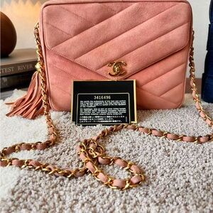 Chanel Vintage Camera Bag, 22*7*18 cm, suede in pink color, very good condition